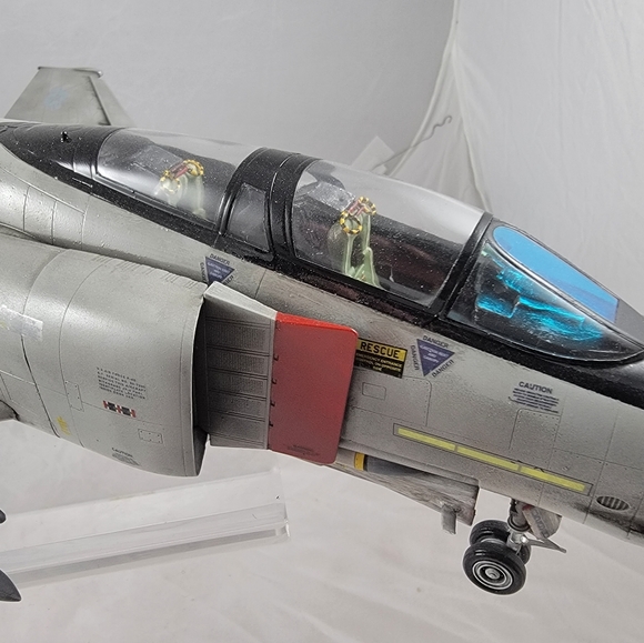 Model F 4 Phantom - Picture 2 of 12
